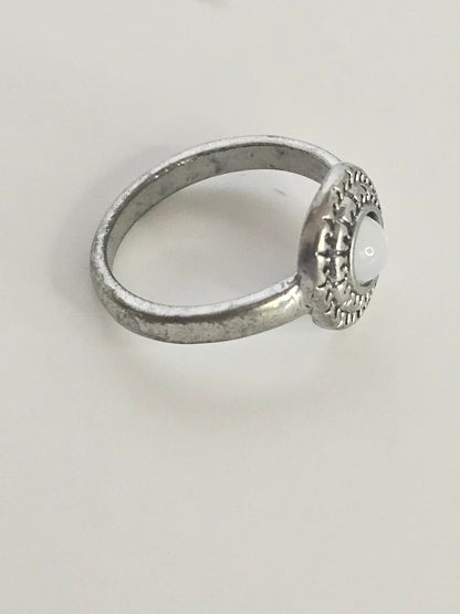 Vintage Sliver Ring with White Stone