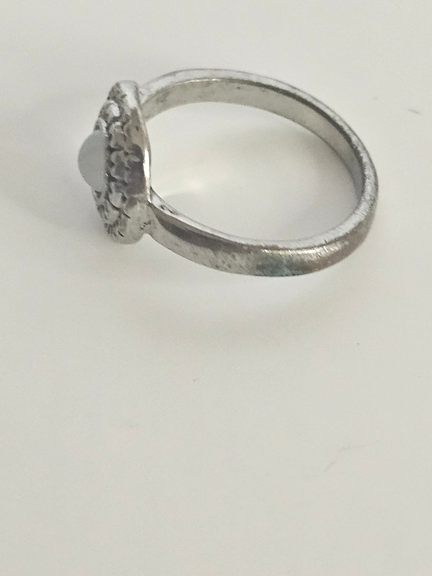 Vintage Sliver Ring with White Stone