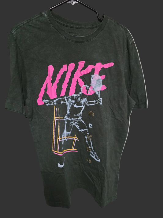Nike Court Tennis Graphic T-Shirt Men's Medium Green Loose Fit Pink Logo NWT